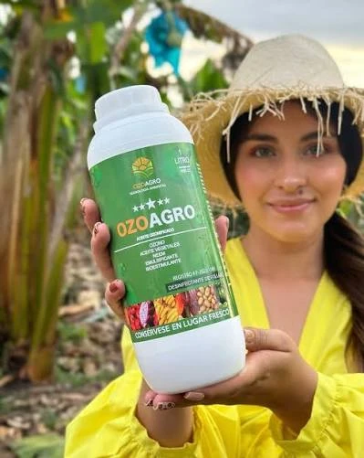 Botella de OZOAGRO - Bioinsecticida ecológico 1 Litro